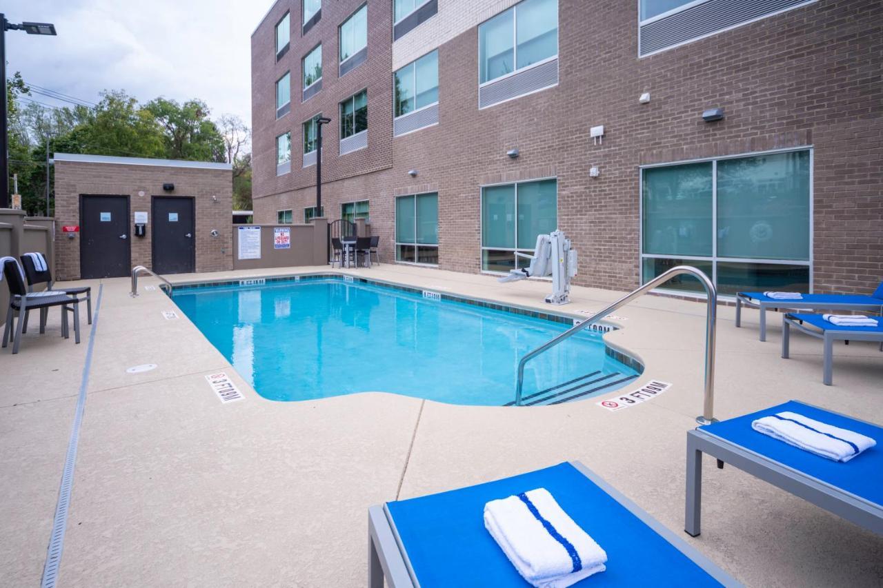 Holiday Inn Express - Brevard By Ihg Exterior photo